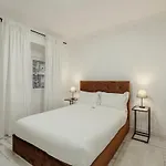 Flat 5 *
